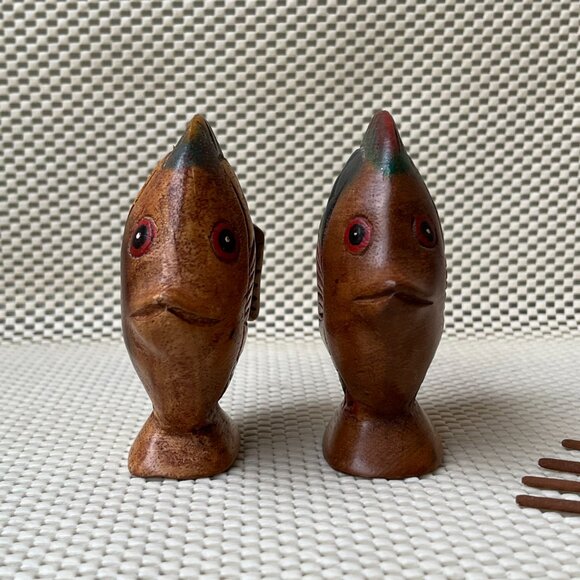 2 Wood Hand Carved Hand Painted Tropical Fishes 4" Tall - Picture 11 of 16